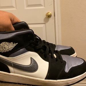 Selling Jordan 1s black and white with silver